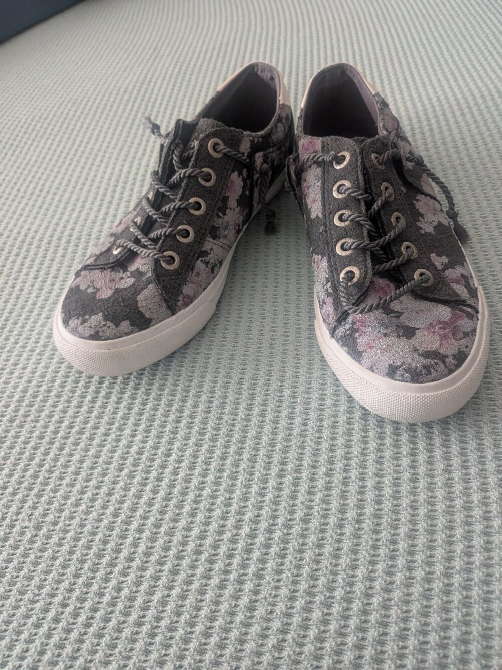Blowfish Malibu Women's Martina faux Lace Up Slip on  Sneakers Size  7.5W Pre O